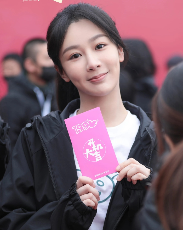 Dương Tử nhiều lần bị chê già chứ không hề giống “em gái ngọt ngào”.