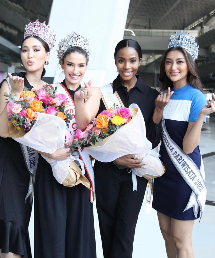 Miss Charm 2023 và Miss Supranational 2022 có dịp đọ sắc trong cùng 1 khung hình 