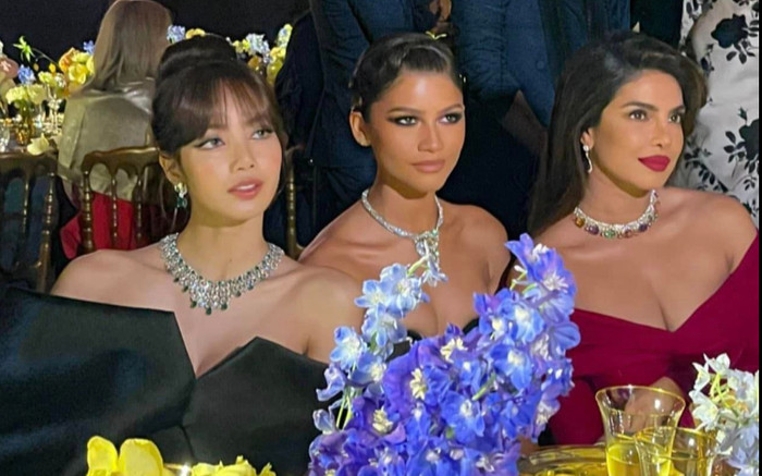 Cùng đọ sắc tại sự kiện, Lưu Diệc Phi thua thảm đàn em kém 9 tuổi Ảnh 2
