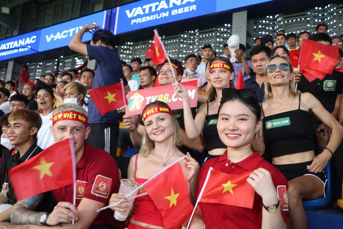 Tuyển nữ SEAgames đem 'vàng' về cho Việt Nam bị bình luận khiếm nhã: Xin ngừng quấy rối tình dục mạng! Ảnh 2