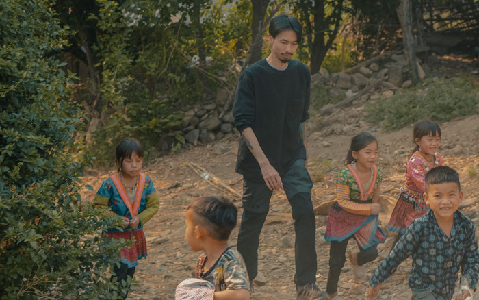 Hơn 1000 trẻ em được nhận nuôi nhờ Đen Vâu Ảnh 2