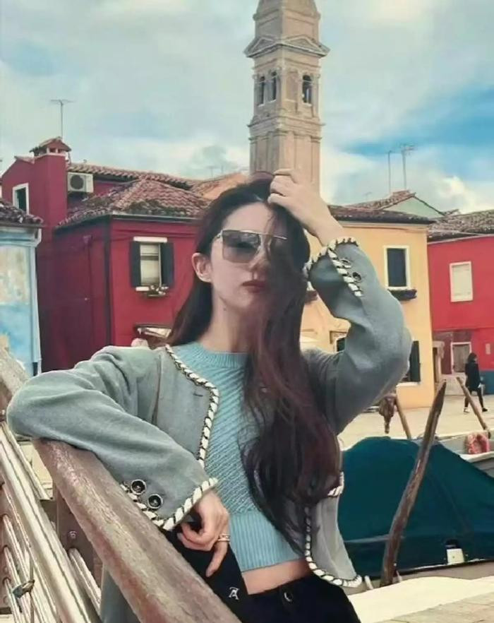  Visual 'thách thức' cam thường của Lưu Diệc Phi tại Venezia: Tiểu Long Nữ U40 vẫn quá đẹp! Ảnh 4