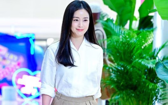 Hiếm hoi dự sự kiện, Kim Tae Hee vẫn 'đốn tim' fan dù lộ rõ dấu hiệu tuổi tác Ảnh 2