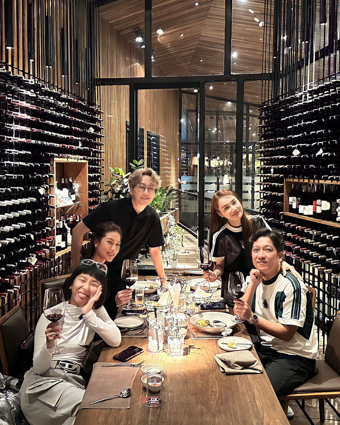 Nhã Phương không hề bị lép về khi đọ sắc cùng Hoa hậu Đoàn Thiên Ân. (Ảnh: FBNV)