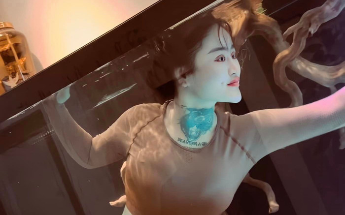 Hotgirl TikTok 'nhún nhẩy' trong bể cá gây 'hoang mang' cộng đồng mạng là ai? Ảnh 2