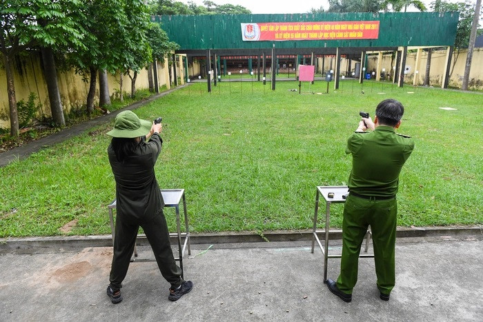 Ngôi trường có tất cả sinh viên biết bắn súng, bơi vũ trang, lái xe ô tô Ảnh 6