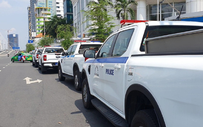 Hàng chục cảnh sát tiến vào một tòa nhà ở quận 1, kiểm tra Công ty tài chính Shinhan Ảnh 2