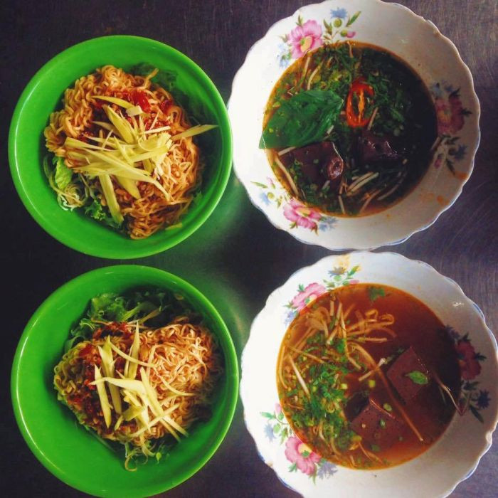 Mì mắm súp huyết là đặc sản độc đáo của Phú Yên