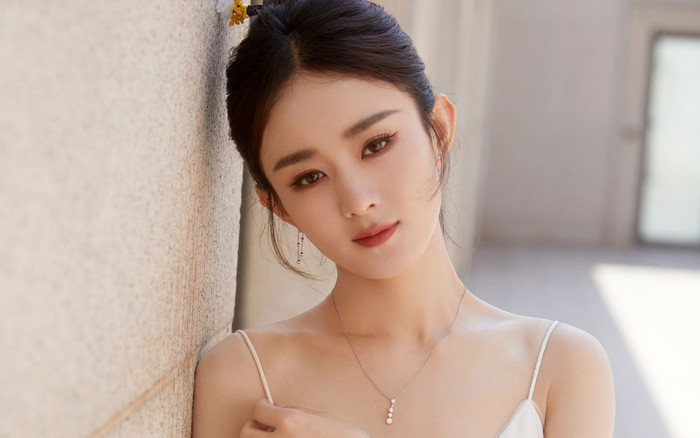 Triệu Lệ Dĩnh ghi điểm nhờ pha xử lý cực tinh tế trước hành vi thái quá của người đàn ông lạ mặt Ảnh 2