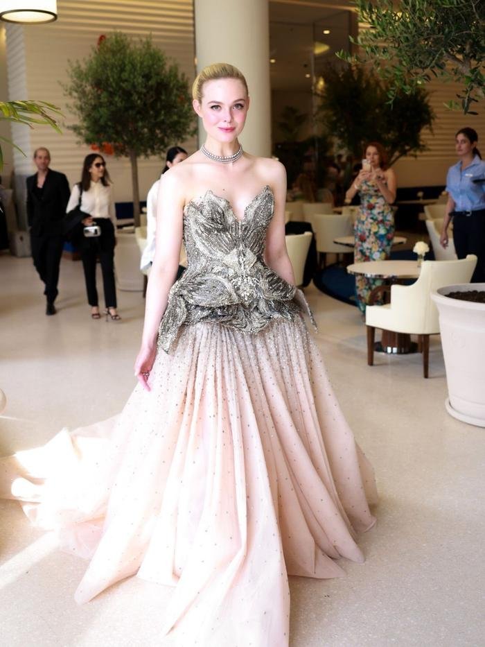 Nàng thơ Elle Fanning khoe 'cặp tuyết lê' tại Cannes 2023 khiến fan đứng ngồi không yên Ảnh 1