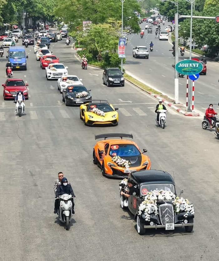 Dàn siêu xe xuất hiện khiến nhiều người trầm trồ. Ảnh: Internet