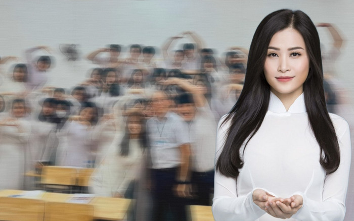 Đông Nhi diện áo dài trắng, trở về trường xưa làm điều đặc biệt cùng hàng trăm học sinh Ảnh 2