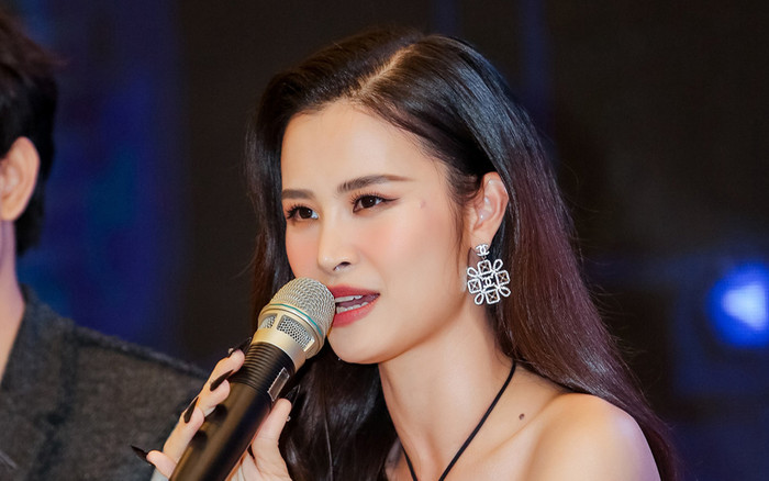 Đông Nhi bị người hâm mộ phát giác sự 'lươn lẹo': Nói một đằng nhưng lại làm một nẻo? Ảnh 2