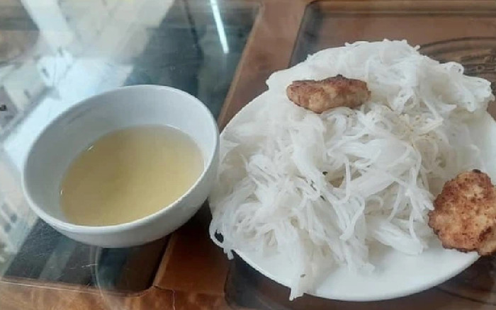 Dân tình 'choáng váng' trước suất bún chả 35.000 đồng vỏn vẹn 2 miếng chả Ảnh 2