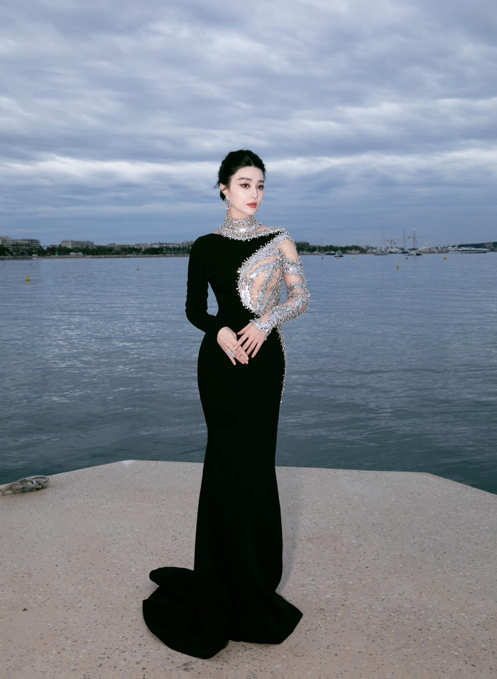 Dù không xuất hiện ở thảm chính của Cannes trong những ngày qua, tuy nhiên nữ diễn viên Võ Mỵ Nương luôn thu hút được truyền thông với những khoảnh khắc thời trang đỉnh của chóp.  