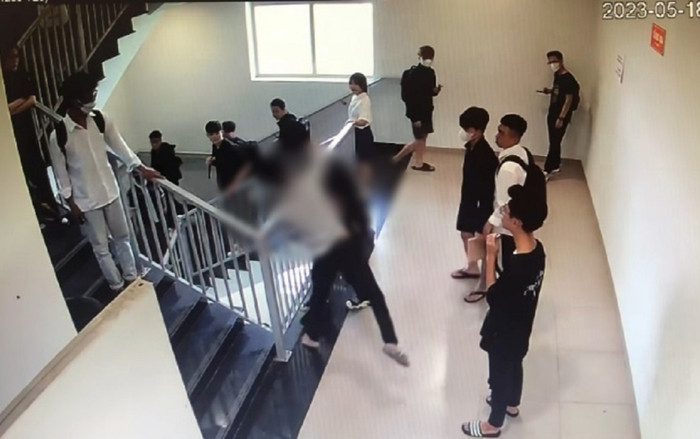 Một nam sinh viên bị bạn hành hung trong khuôn viên trường phải nhập viện, Công an vào cuộc làm rõ Ảnh 2