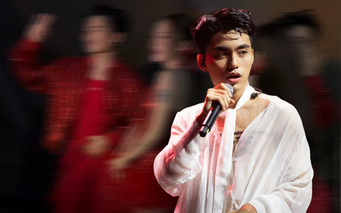 MONO thân mật cùng 1 nữ ca sĩ xinh đẹp phía trong cánh gà, dân mạng đồng loạt 'đẩy thuyền'! Ảnh 2