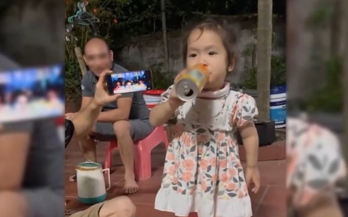 Bé gái 3 tuổi cất tiếng ca 'Gặp nhau giữa rừng mơ', giọng hát thế nào mà hút 5 triệu lượt xem? Ảnh 2