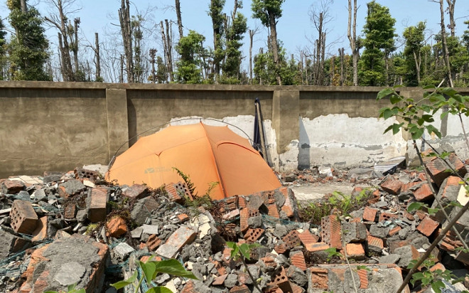 Chán cảnh đi làm, chàng trai 29 tuổi dựng lều, thoải mái sống ở bãi rác Ảnh 2