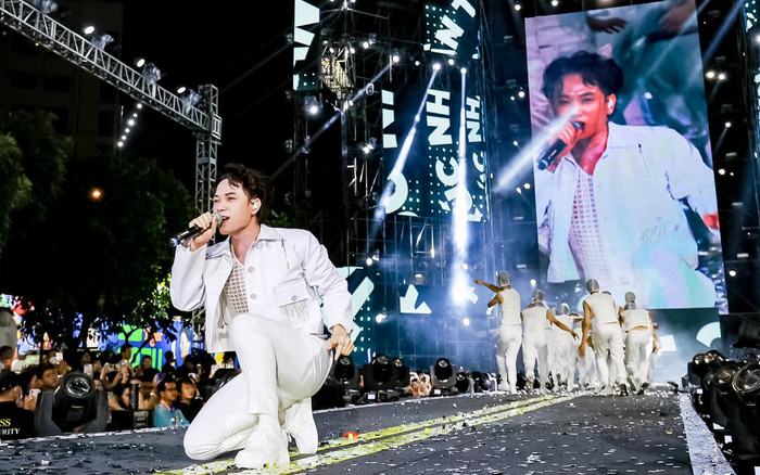 Thường xuyên bị 'giật spotlight', Trúc Nhân quyết 'trả đũa' dàn dancer nam ngay trên sân khấu? Ảnh 2