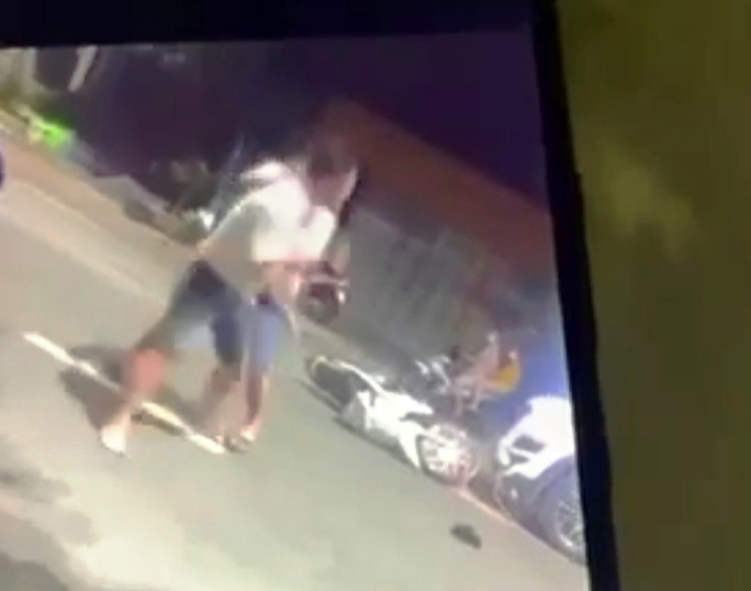 Sau va chạm giao thông, nam thanh niên đánh người đến bất tỉnh. Ảnh: Người Lao Động