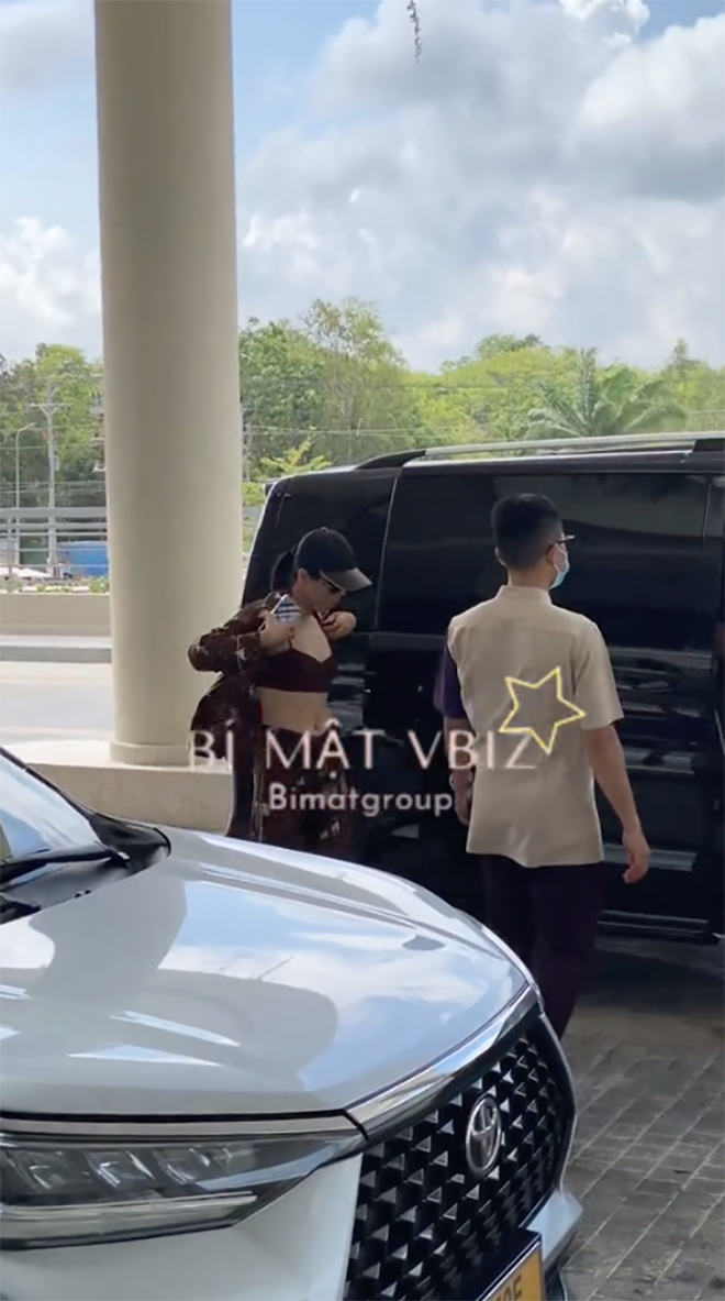 Lệ Quyên tiếp tục gây tranh cãi khi diện pijama 'nửa kín nửa hở' Ảnh 2