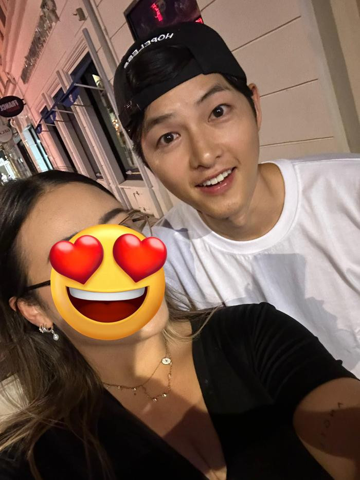  Song Joong Ki khoe 'visual' trẻ như học sinh trung học, ghi điểm với loạt hành động đẹp tại Cannes 2023 Ảnh 2