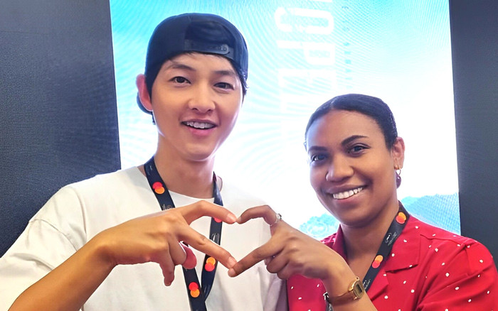 Song Joong Ki khoe 'visual' trẻ như học sinh trung học, ghi điểm với loạt hành động đẹp tại Cannes 2023 Ảnh 2