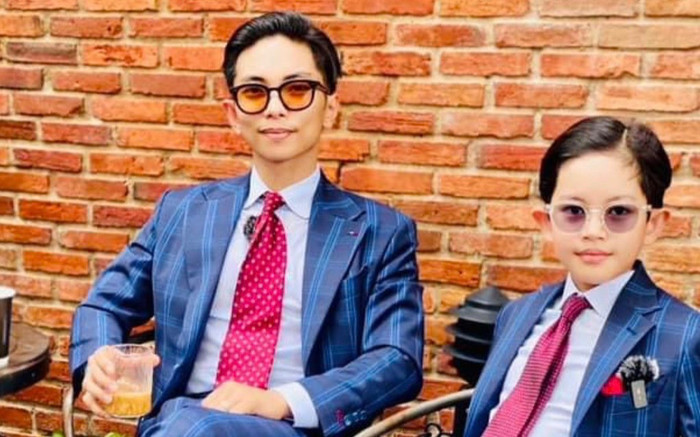 Quý tử nhà Phan Hiển lên đồ cực bảnh, ra dáng tổng tài nhí Ảnh 2