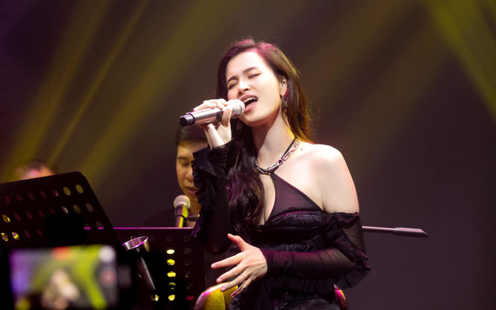 Đông Nhi bất ngờ gặp sự cố y hệt Sơn Tùng, nữ ca sĩ xử lý ra sao? Ảnh 2