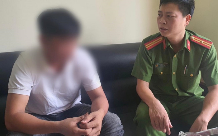 Thanh niên đến cửa hàng ảnh tự đặt làm ảnh thờ bản thân vì lý do ngỡ ngàng phía sau Ảnh 2