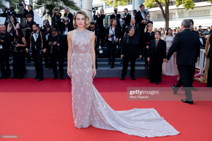 Cannes ngày 10: Mỹ nhân gốc Á 'sáng như trăng rằm', bạn gái Ronaldo xin thua' Á hậu Hoàn Vũ về độ bốc lửa Ảnh 12