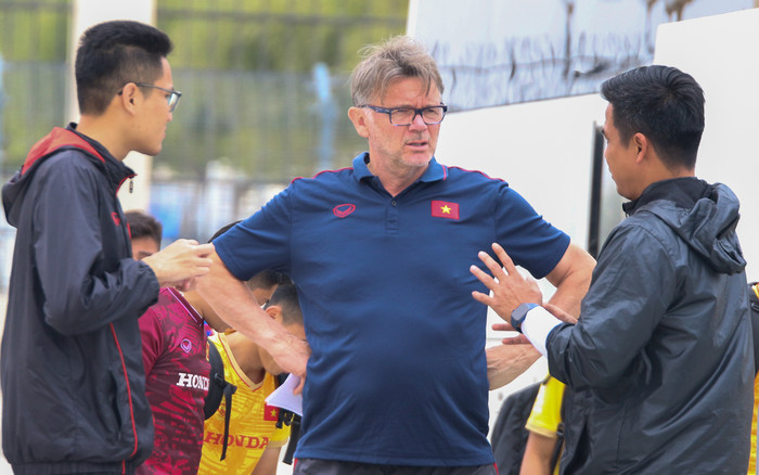 Bóng đá châu Á có là 'nơi dưỡng già' cho các HLV châu Âu lớn tuổi? Ảnh 2