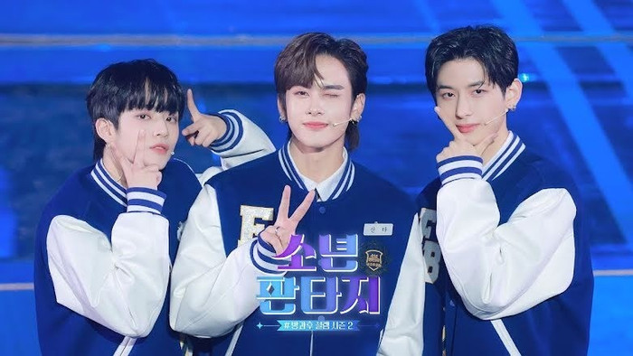 Gameshow 'Fantasy Boys' liên tục bị netizen 'ném đá' từ những ngày đầu lên sóng. (Ảnh: Koreaboo)