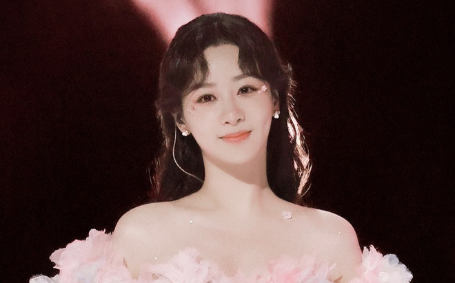 Hành động tưởng chừng như vô hại của Dương Tử bất ngờ bị ném đá, khán giả chỉ biết lắc đầu vì quá 'ố dề' Ảnh 2