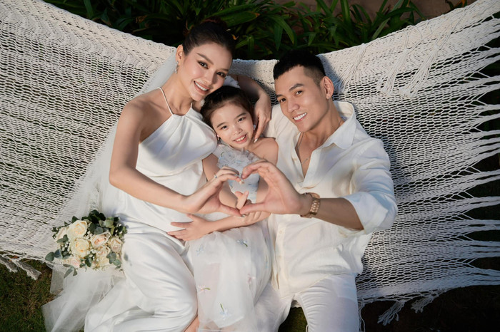  Phương Trinh Jolie diện bikini cực 'cháy, hé lộ thời gian dự sinh con thứ hai Ảnh 4