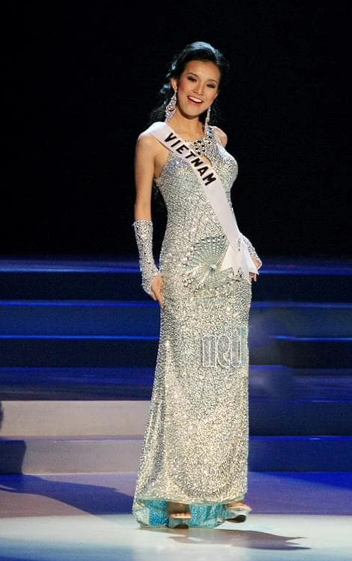 Hoa hậu Thùy Lâm khiến netizen mãn nhãn với phần thi dạ hội.