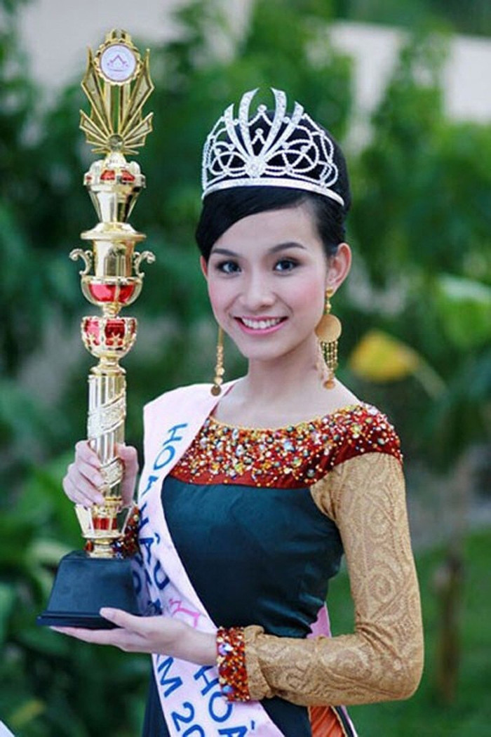 Hoa hậu Thùy Lâm đăng quang Miss Universe Vietnam 2008.