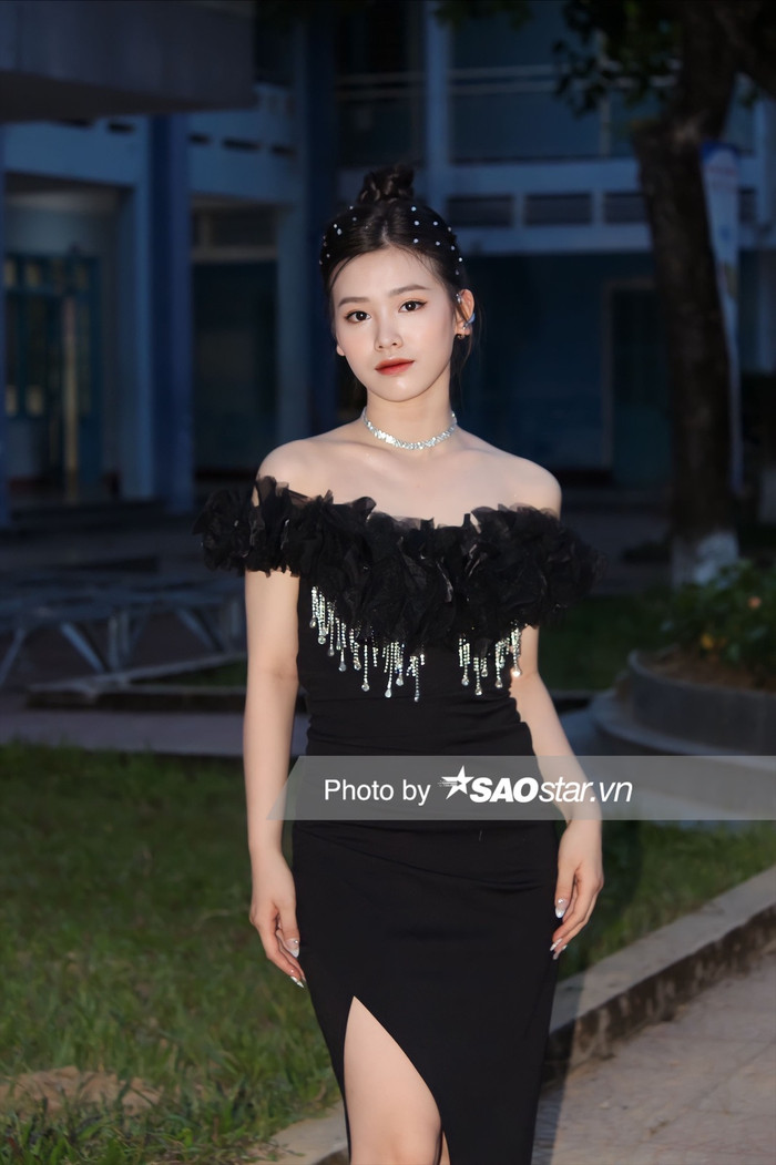 Nữ sinh 2k5 lộng lẫy trong dạ tiệc cuối cấp