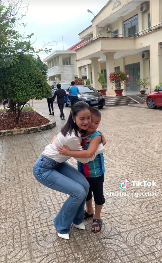 Sắc vóc nàng Hậu cũng nhận được quan tâm không kém.