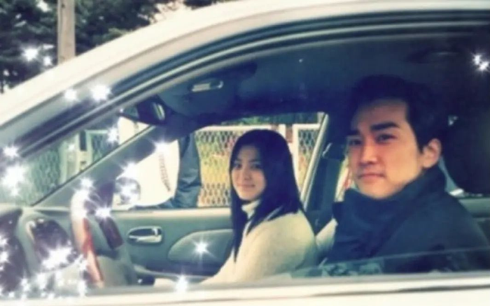  Người yêu của Song Hye Kyo lộ diện: Đẹp 'ăn đứt' Hyun Bin, lớn hơn Lee Min Ho 11 tuổi Ảnh 4