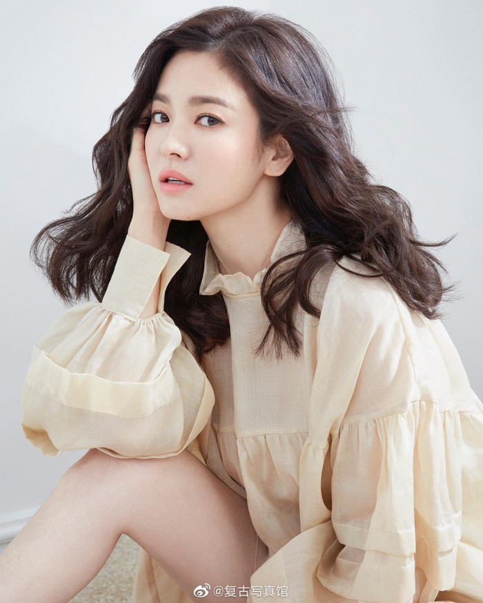  Người yêu của Song Hye Kyo lộ diện: Đẹp 'ăn đứt' Hyun Bin, lớn hơn Lee Min Ho 11 tuổi Ảnh 1