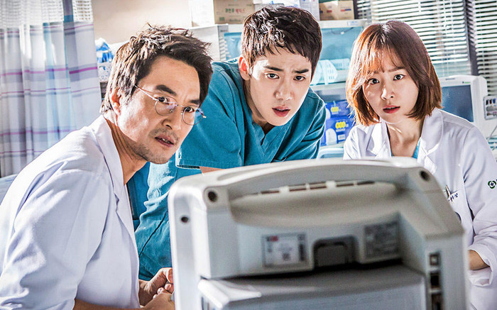 Không còn là tin đồn, bác sĩ đẹp trai nhất Người Thầy Y Đức 1 chính thức tái xuất ở phần 3 Ảnh 2