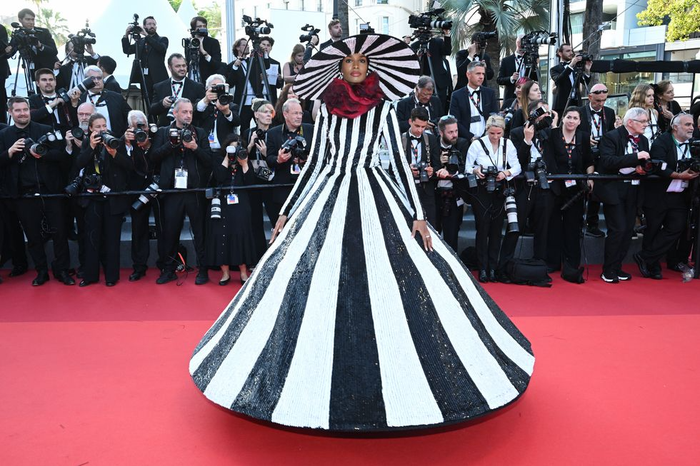  Thảm đỏ bế mạc Cannes 2023: Có người diện đồ như 'rạp xiếc', Phạm Băng Băng ổn định nhất? Ảnh 4