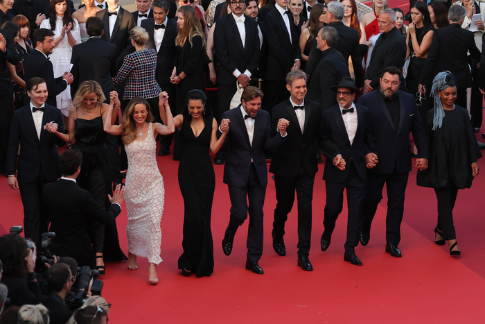  Thảm đỏ bế mạc Cannes 2023: Có người diện đồ như 'rạp xiếc', Phạm Băng Băng ổn định nhất? Ảnh 10