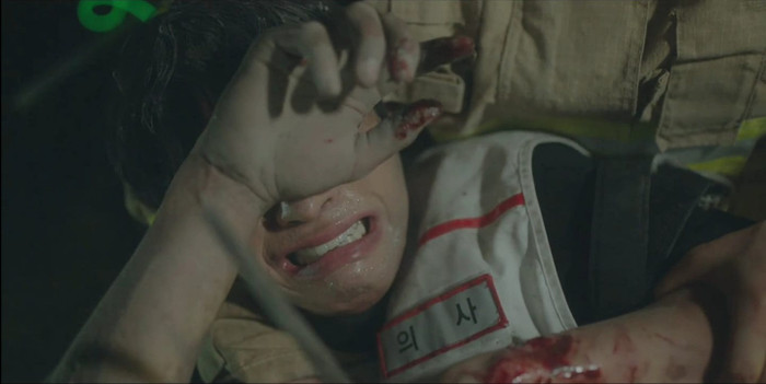 Người Thầy Y Đức 3 khiến rating một bộ phim về đề tài y khoa khác giảm mạnh Ảnh 2