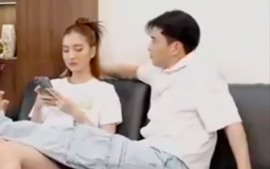 Hồ Quang Hiếu có phản ứng bất ngờ khi bị bạn gái kiểm tra điện thoại Ảnh 2