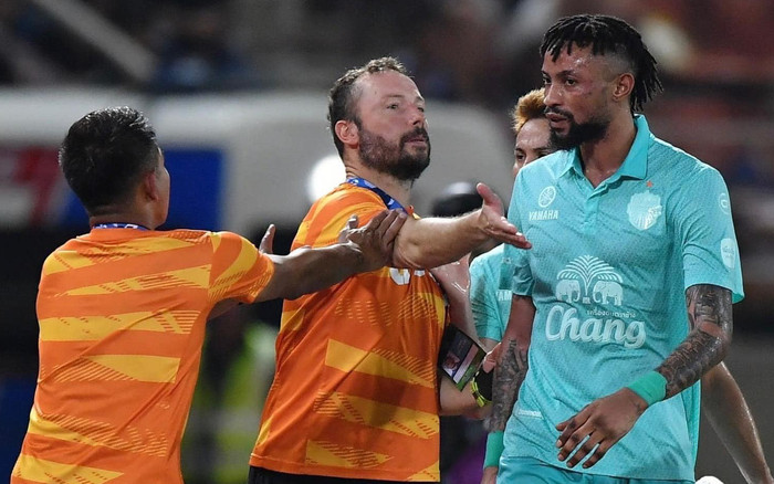 Chủ tịch CLB Thái Lan 'xử' ngôi sao đánh đối thủ: Xuất sắc cũng phải ra đi Ảnh 2