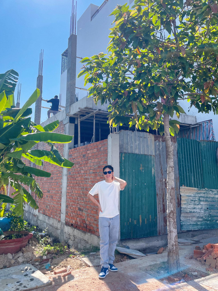 Mỗi lần xuất hiện trên mạng xã hội, vợ chồng Phan Mạnh Quỳnh tiếp tục mang đến 'vựa muối' cực mặn khiến dân tình cười nắc nẻ.