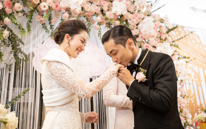 Kém 'nóc nhà' 11 tuổi, Phan Hiển chiều thế nào mà Khánh Thi được gọi bà vợ số hưởng nhất Vbiz Ảnh 2